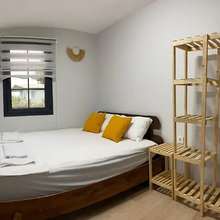 Liss Villa